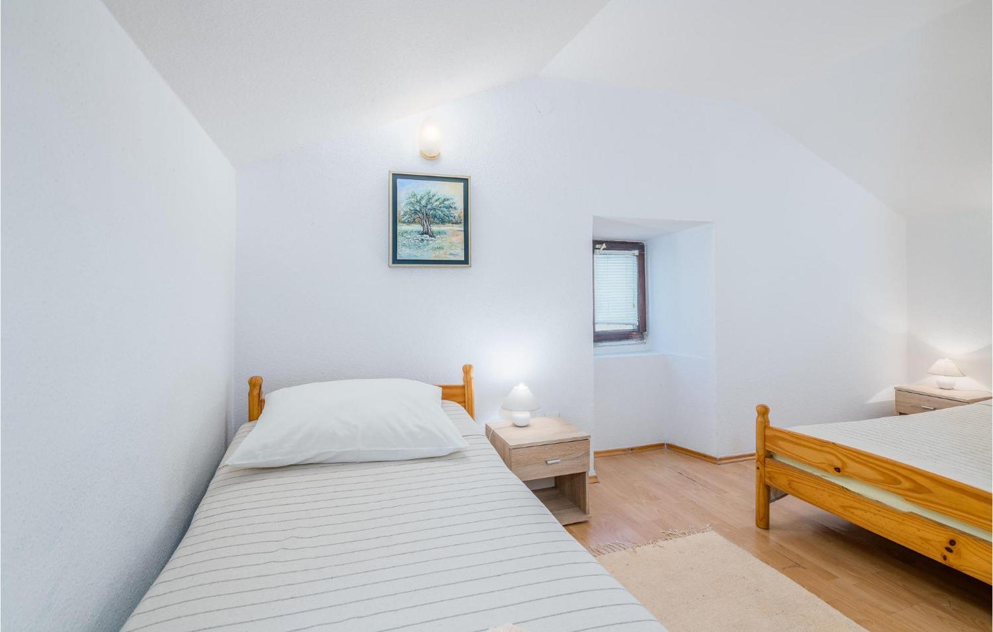 Amazing Home In Malinska Dubasnica With Wifi Εξωτερικό φωτογραφία