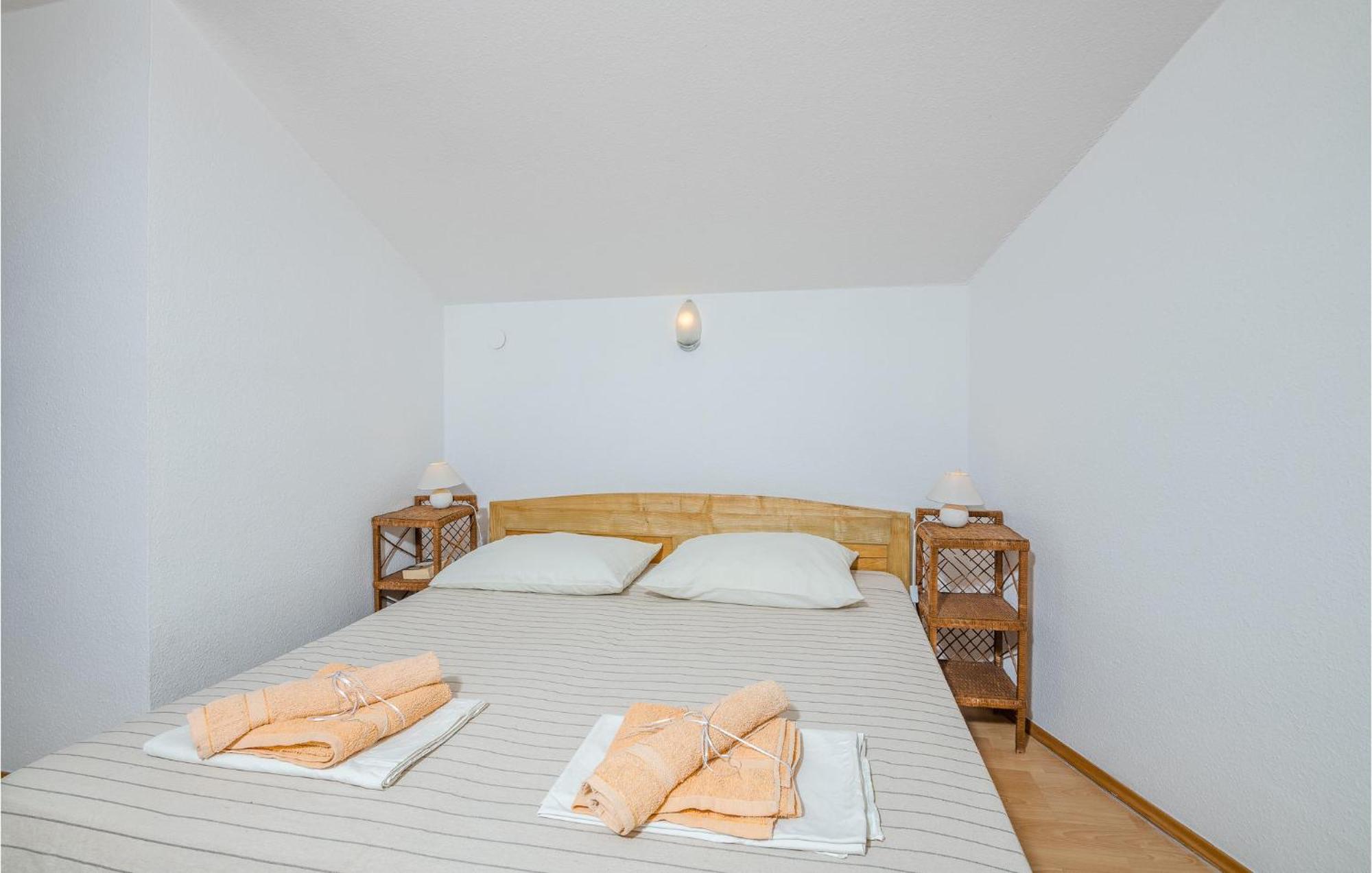 Amazing Home In Malinska Dubasnica With Wifi Εξωτερικό φωτογραφία