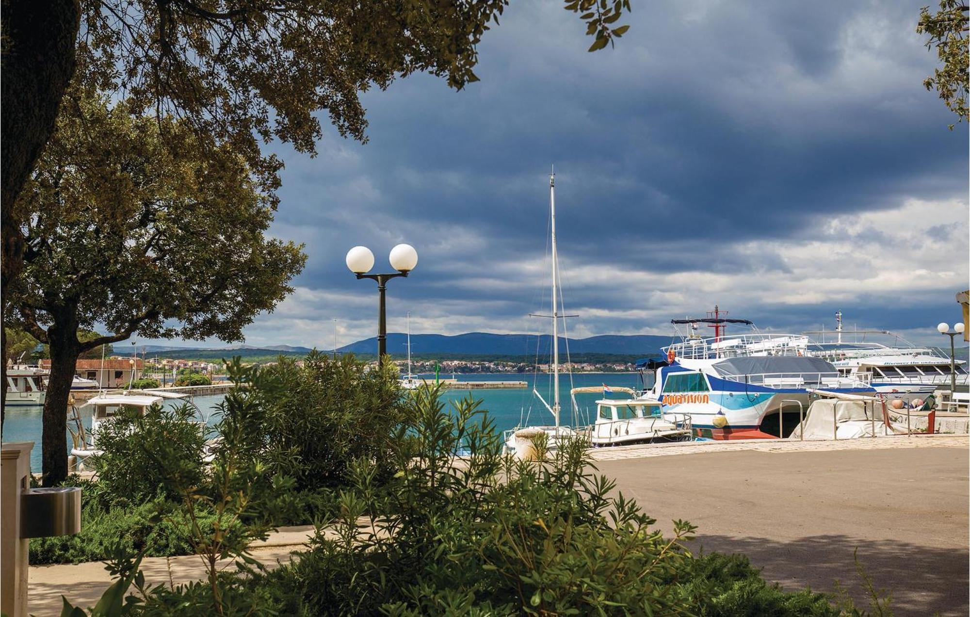 Amazing Home In Malinska Dubasnica With Wifi Εξωτερικό φωτογραφία