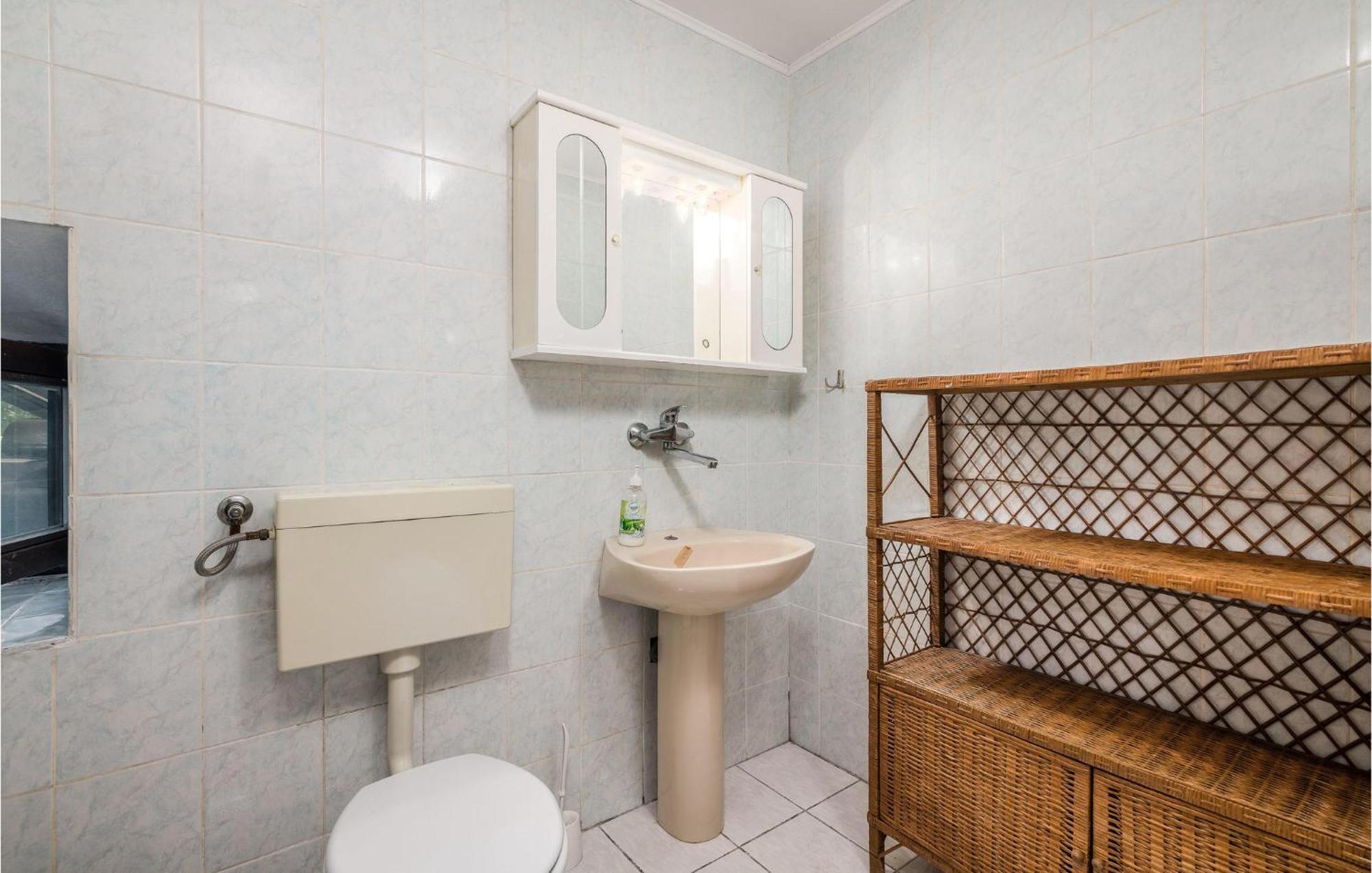 Amazing Home In Malinska Dubasnica With Wifi Εξωτερικό φωτογραφία